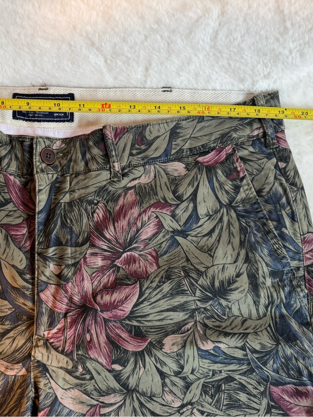 Abercrombie & Fitch Men’s Shorts - Picture 4 of 5